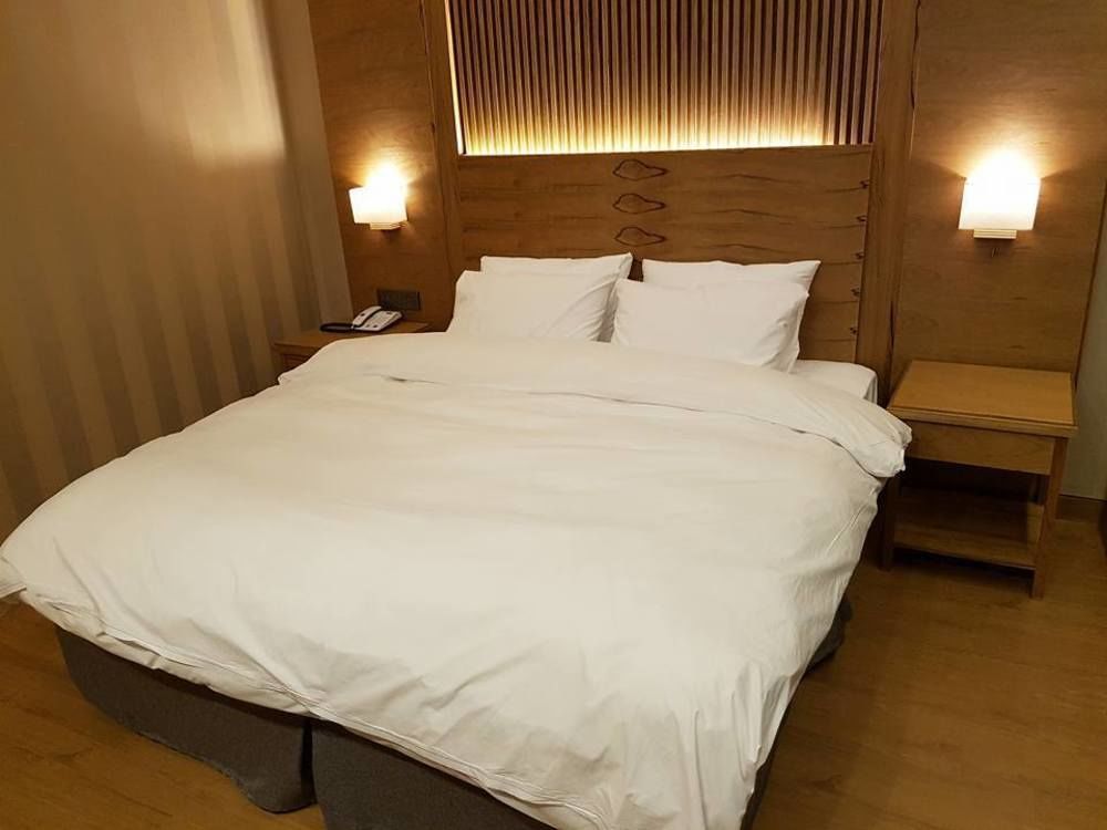 J Square Hotel And Wedding Jinju Exterior photo