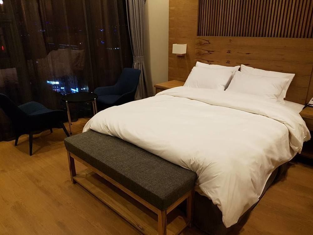 J Square Hotel And Wedding Jinju Exterior photo