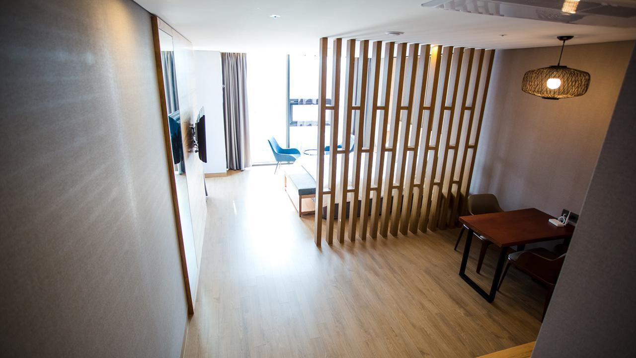 J Square Hotel And Wedding Jinju Exterior photo