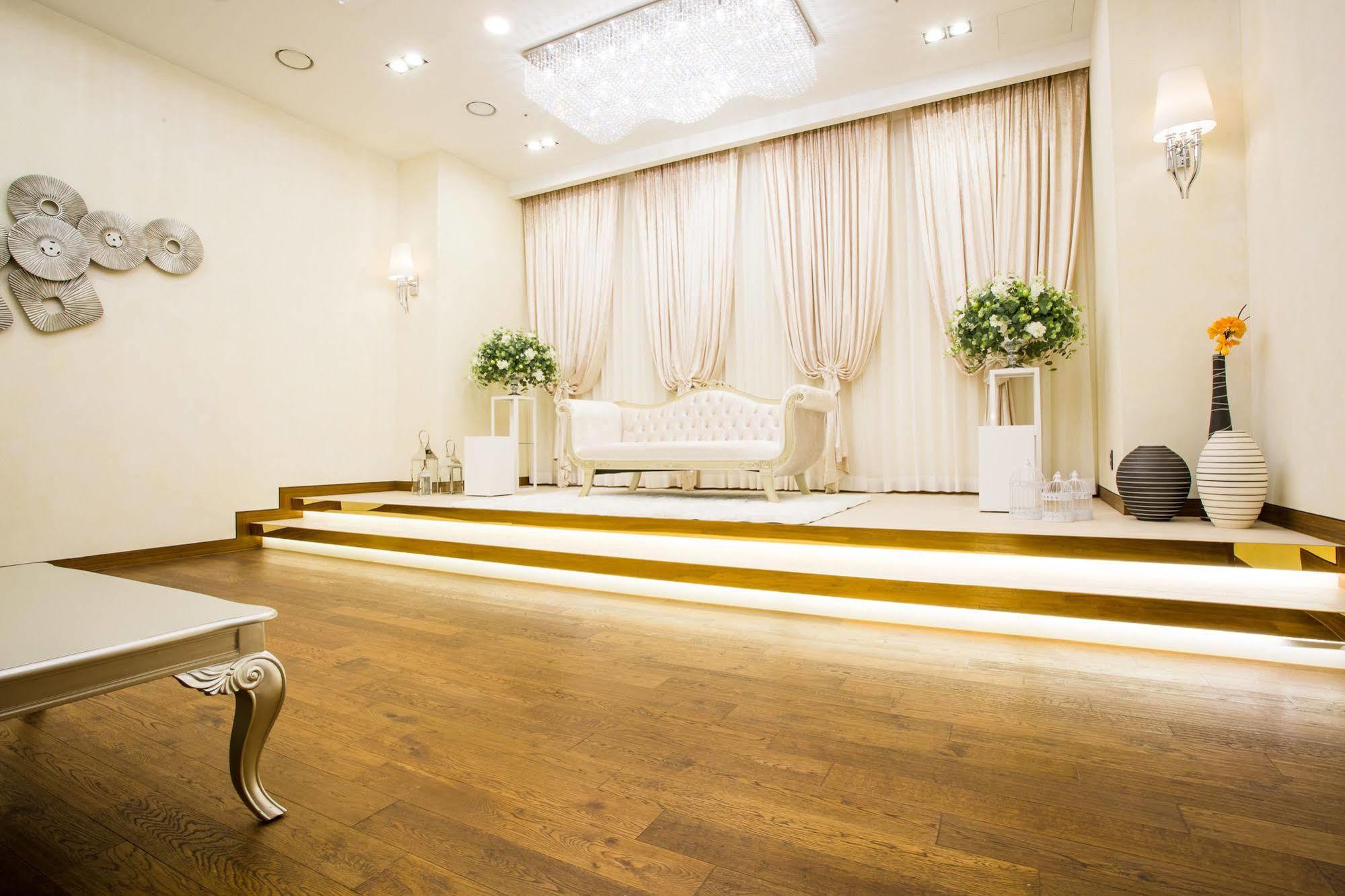 J Square Hotel And Wedding Jinju Exterior photo